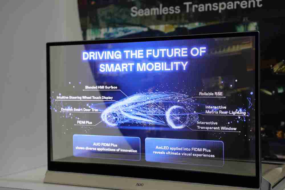 918.COM凭借着超高亮度和透明度，，，这款30吋透明Micro LED显示器在AR系统与智慧零售具有潜在的应用价值。。。