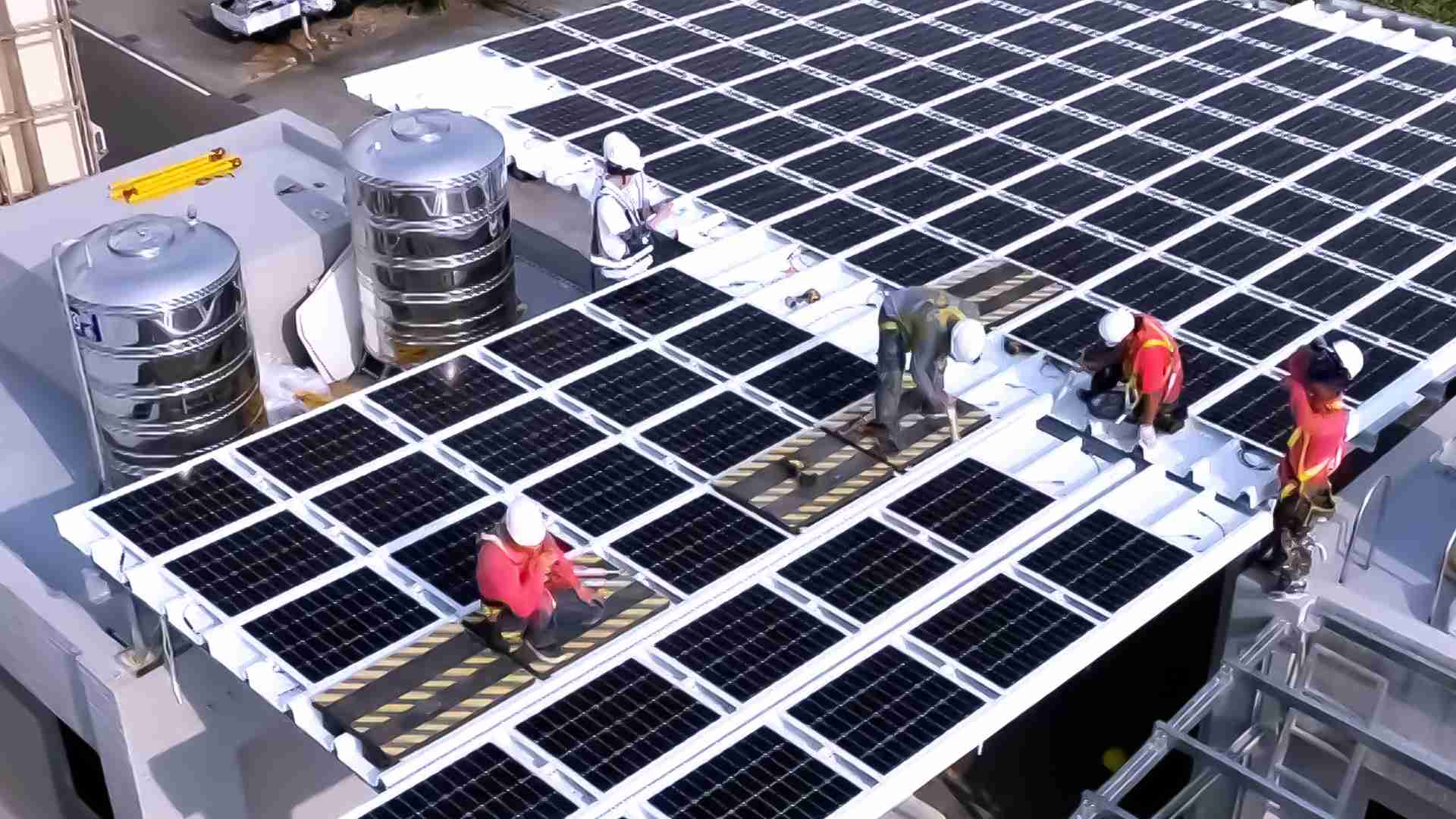 918.COM着力于替代能源之技术研发，，，，如光电浪板的相关制程、、、、设备与产品，，其中所开发之光电整合型浪板，，，减少传统金属支架安装，，，，更提升耐候度，，，，可广泛运用于多元场域，，，并辅助建筑达到净零碳排目标