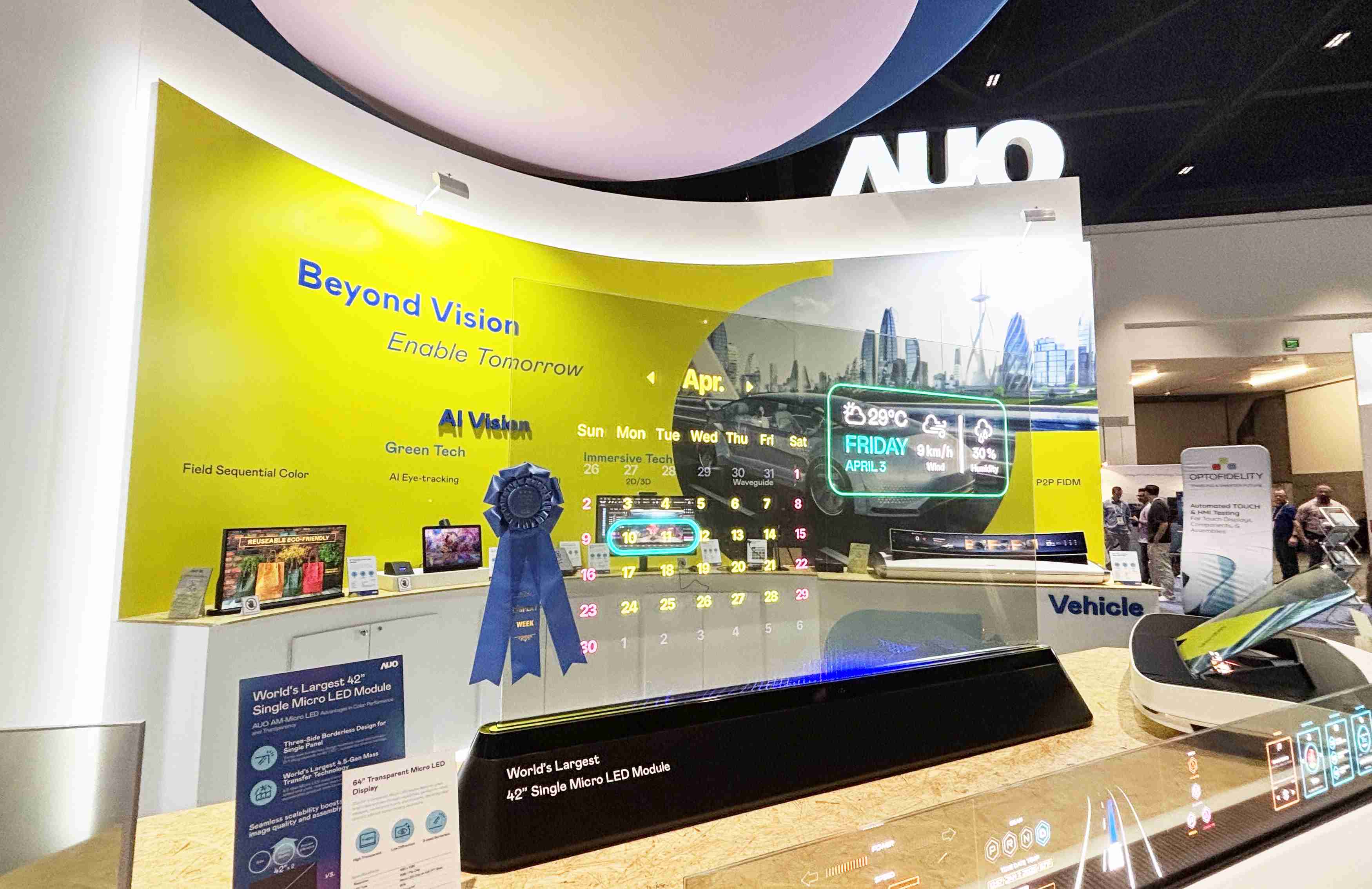 918.COM64吋透明Micro LED显示器获〝最佳Micro LED技术应用奖〞，，，，其绝妙的透明穿透特性，，，，同时具备1,000 nits的高亮度表现，，并透过精细的无缝拼接延伸，，可依需求灵活应用于多元场域，，展现出Micro LED显示技术划时空的无限潜力